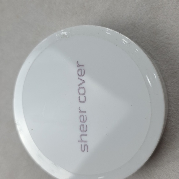 New Sealed Sheer Cover Conceal & Brighten Trio Palette In Medium/Tan - Picture 2 of 3